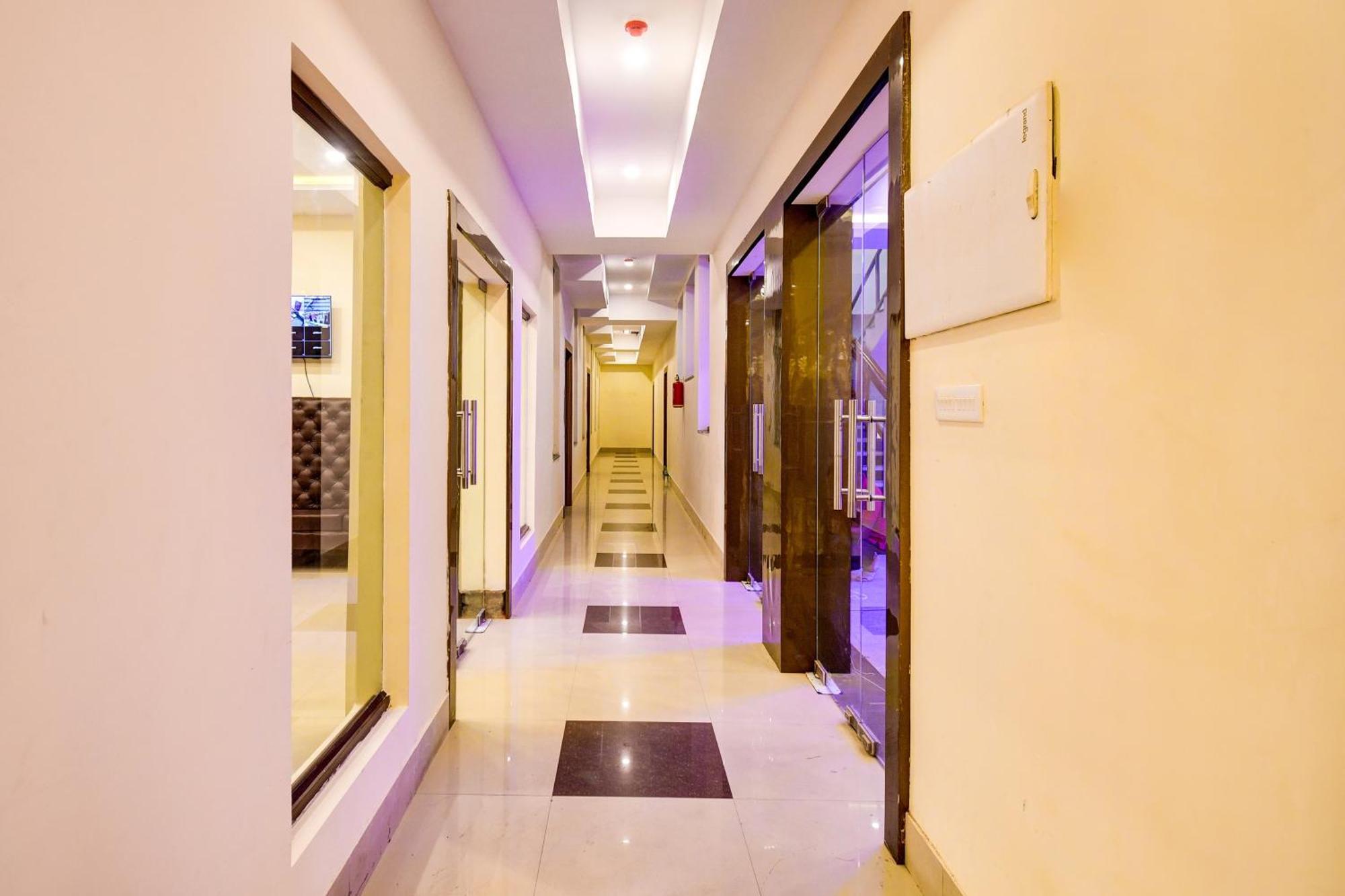 Palette - The Grand Aryans Hotel Kolkata Exterior photo